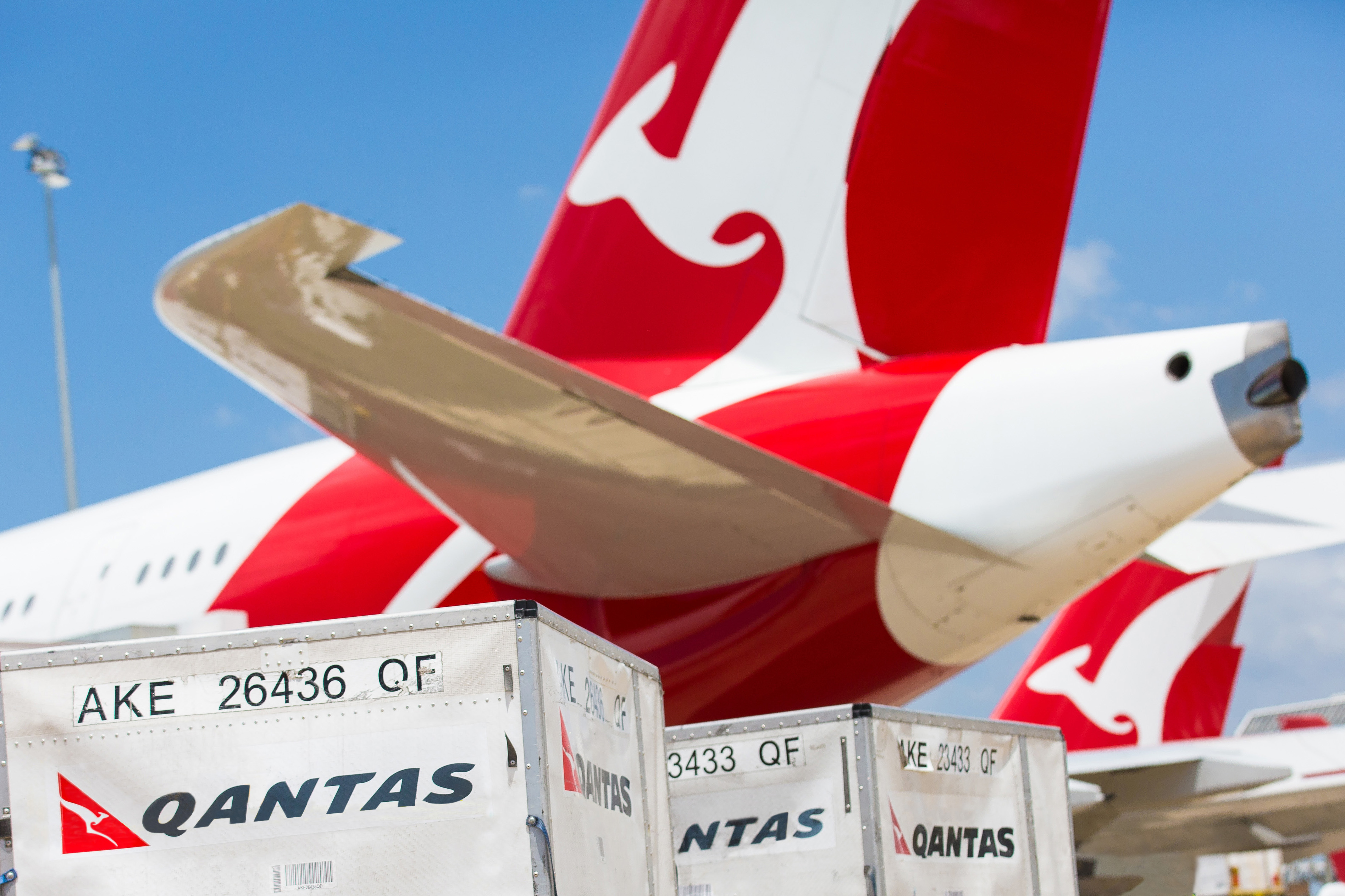 Air cargo track. Qantas Cargo. Qantas Airlines Cargo. Qantas freight. Qantas freight Atlas Air.